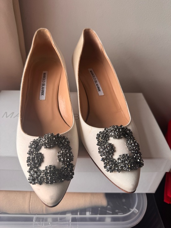 Manolo Blahnik Shoes - Manolo Blahnik Cream Satin pumps